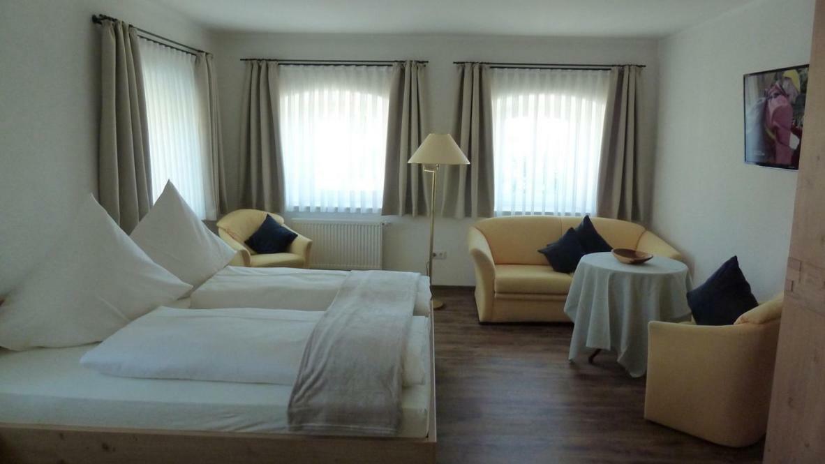 Ferienwohnung Zum Dorfwirt Riedenburg Buitenkant foto